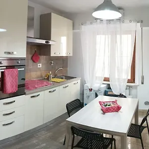 Casa Di Lella Ai Musei Vaticani , Roma Italia