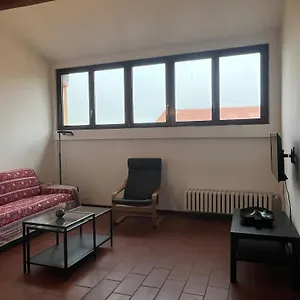 Very Close To The Area , Milán Italia